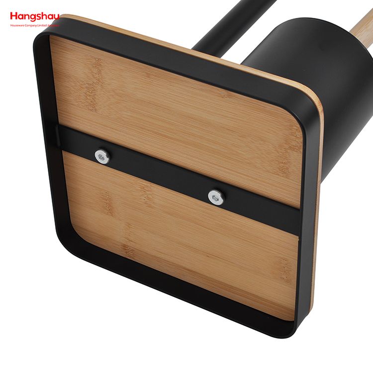 Toilettenbürstenhalter aus Metall auf Bambusbasis mit Taschentuchhalter und Tablett. Schwarzes, freistehendes Design, bietet Platz für das Telefon